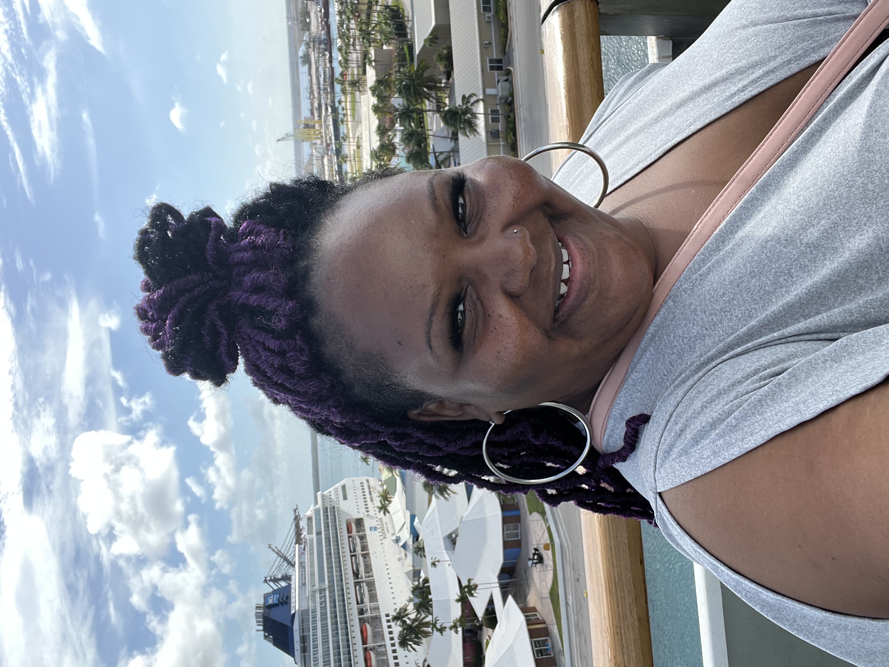 MzDee'sVacays logo